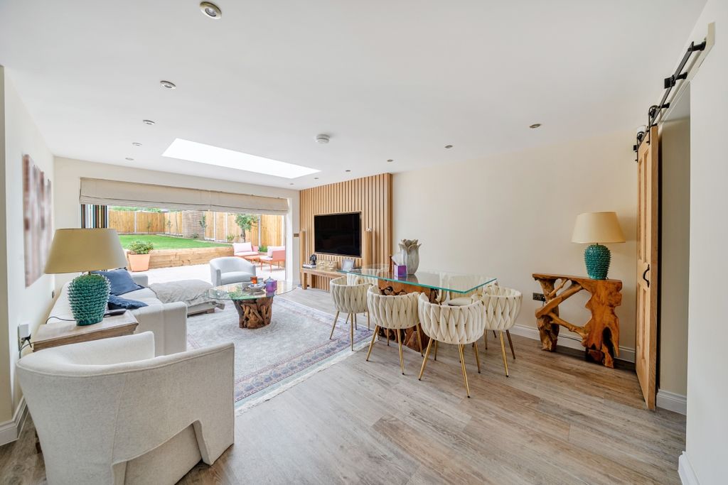 Property photo 3 of 21 1493073-2-6A560E6...