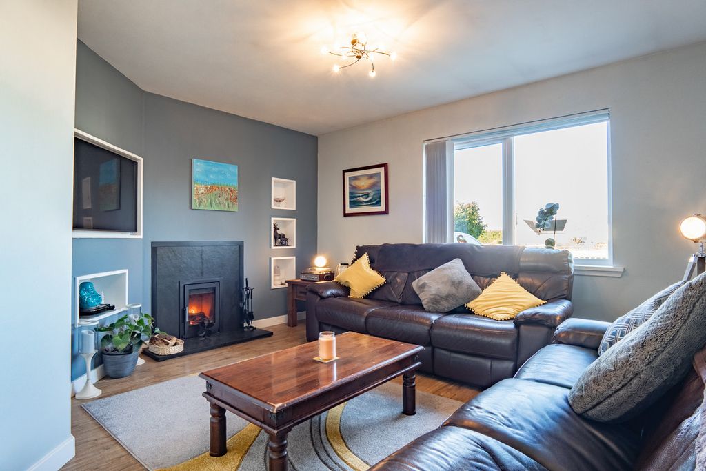 Property photo 2 of 31