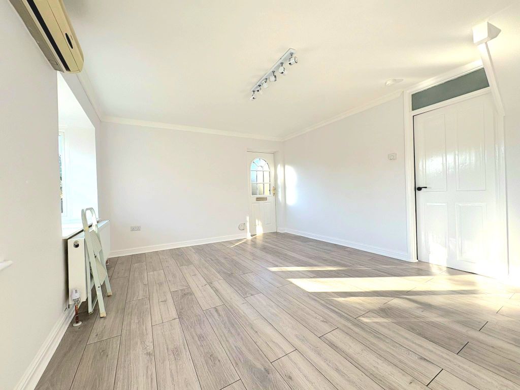 Property photo 2 of 10 4