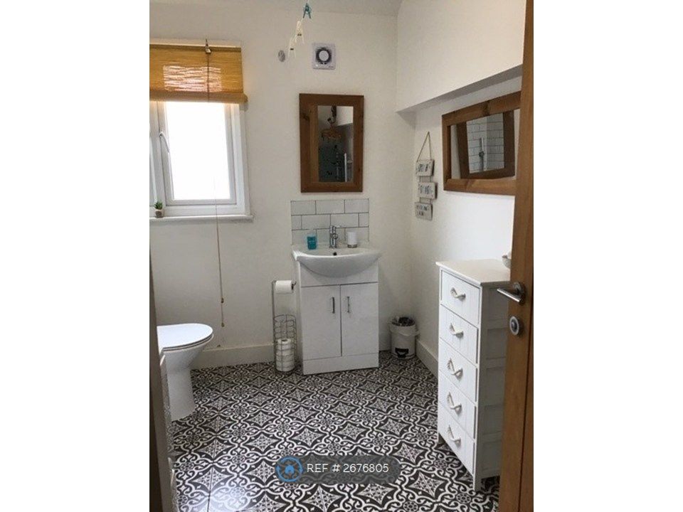 Property photo 3 of 26 Bathroom