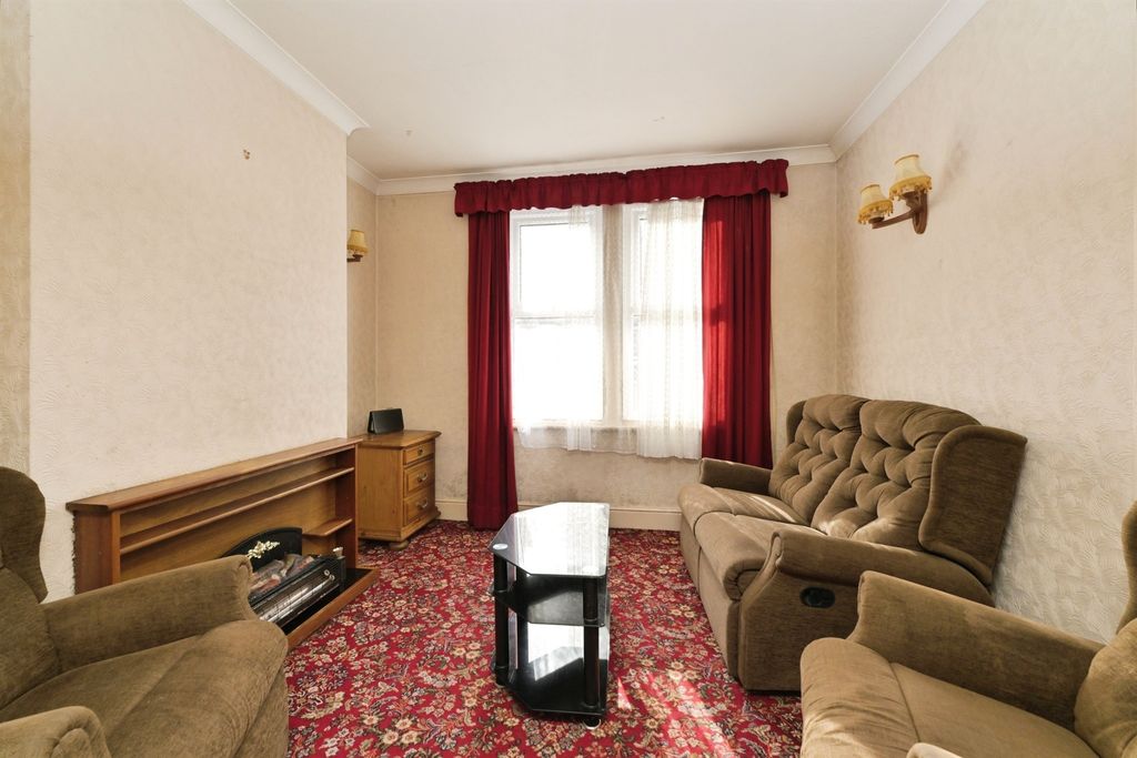 Property photo 3 of 14