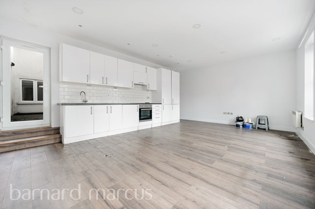 Property photo 3 of 9 Living Room