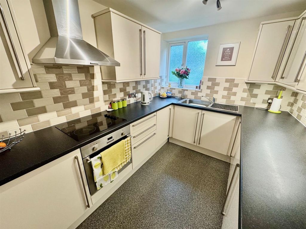 Property photo 3 of 18 Kitchen 2.Jpg