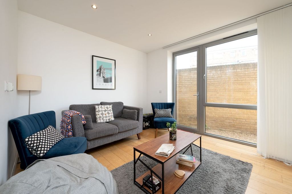 Property photo 2 of 18