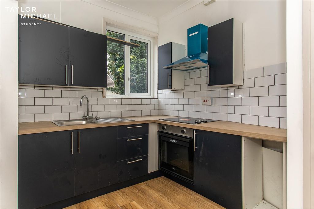 Property photo 1 of 19 Kitchen