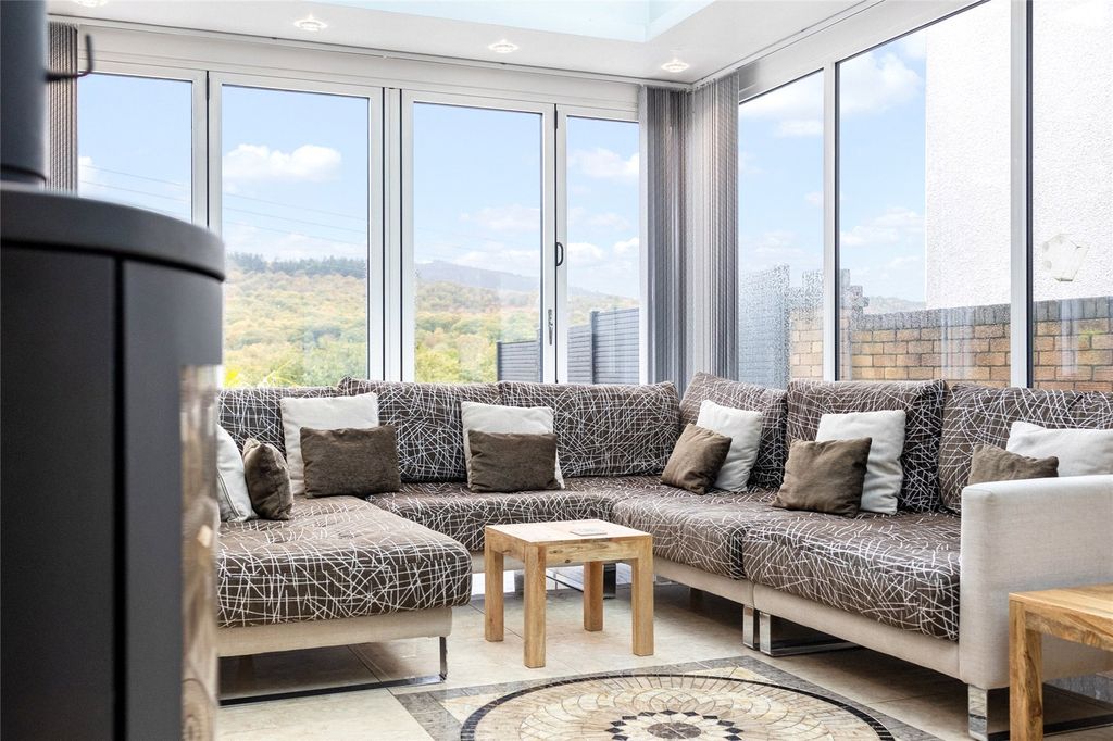 Property photo 3 of 33 Conservatory