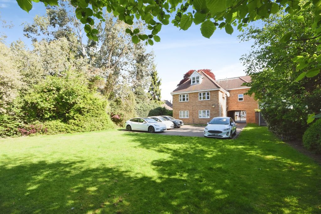 Property photo 2 of 11