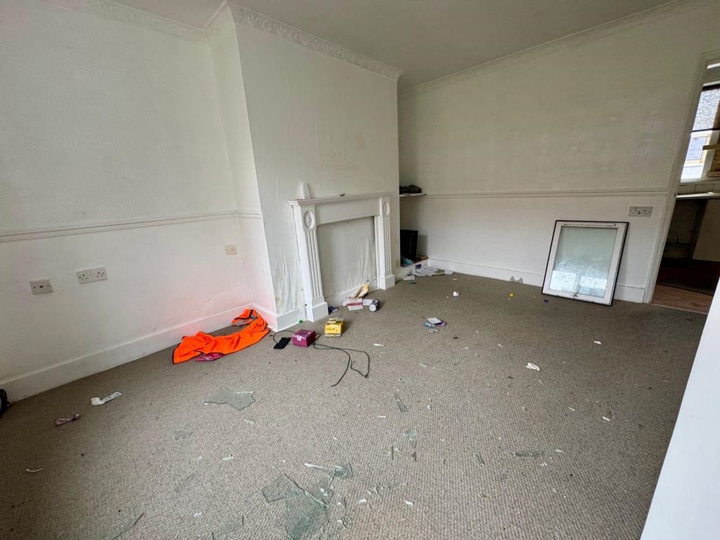 Property photo 2 of 5 54B06719-469F-49E0-Bc5E-0d2E4144E746