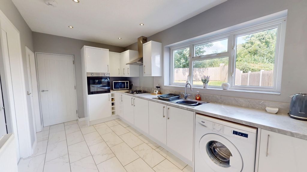 Property photo 2 of 22 4329354