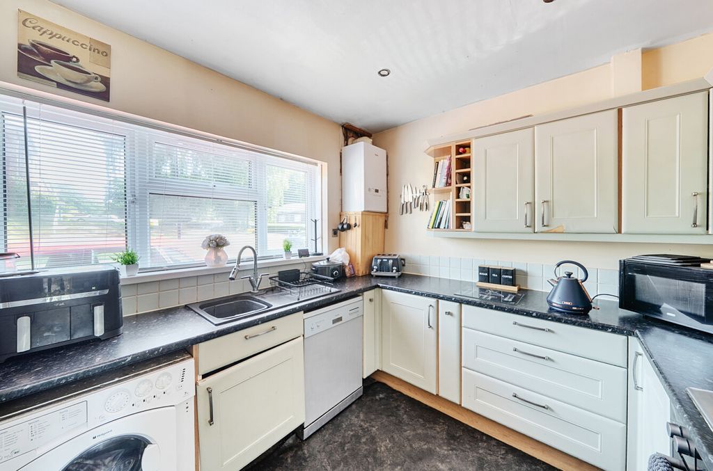 Property photo 3 of 11 1333956-18-6899c7...