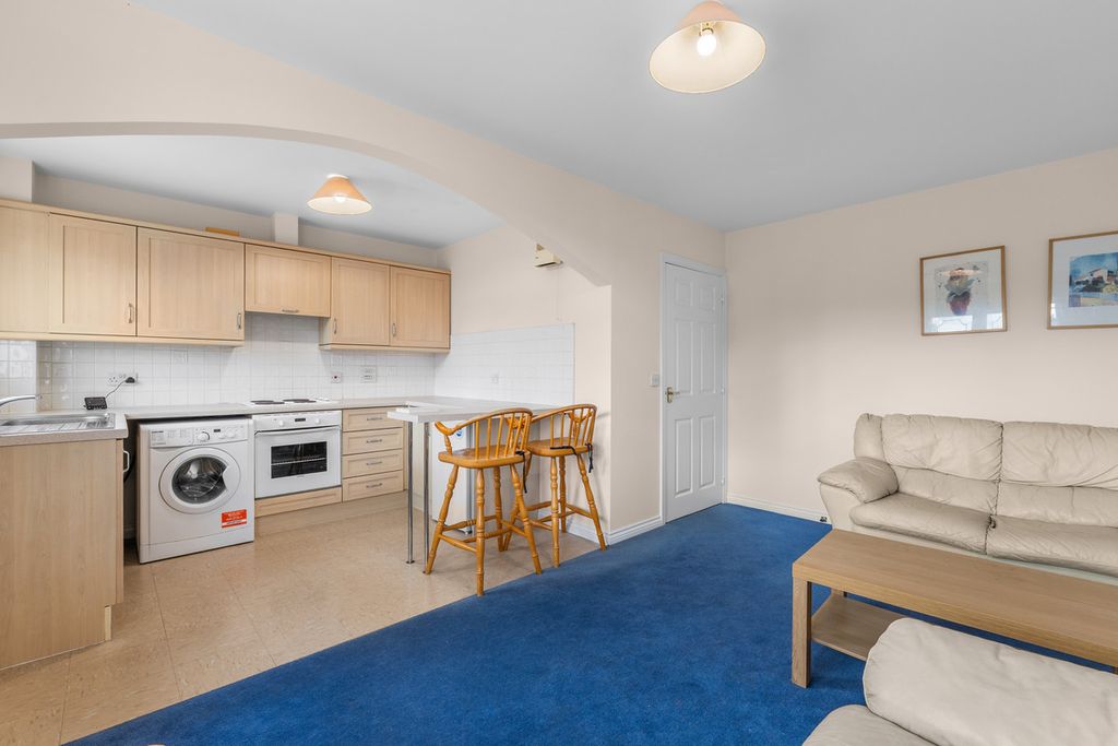 Property photo 3 of 12