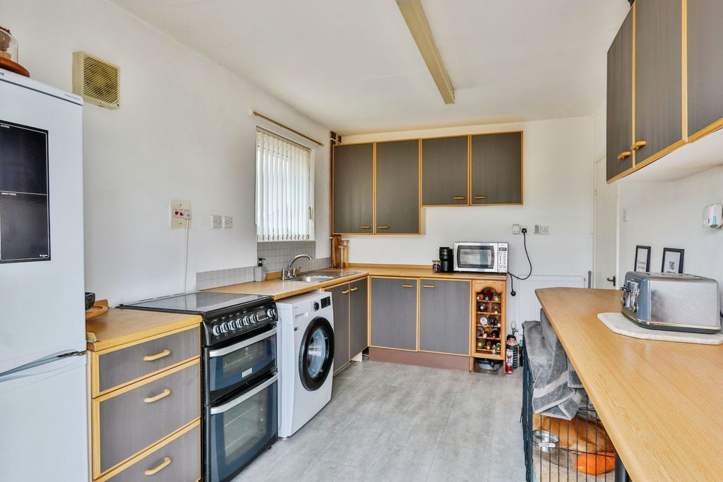 Property photo 3 of 16 Kitchen