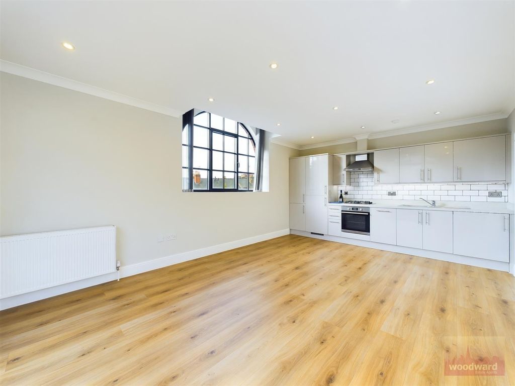 Property photo 3 of 10 Living Room/Kitchen