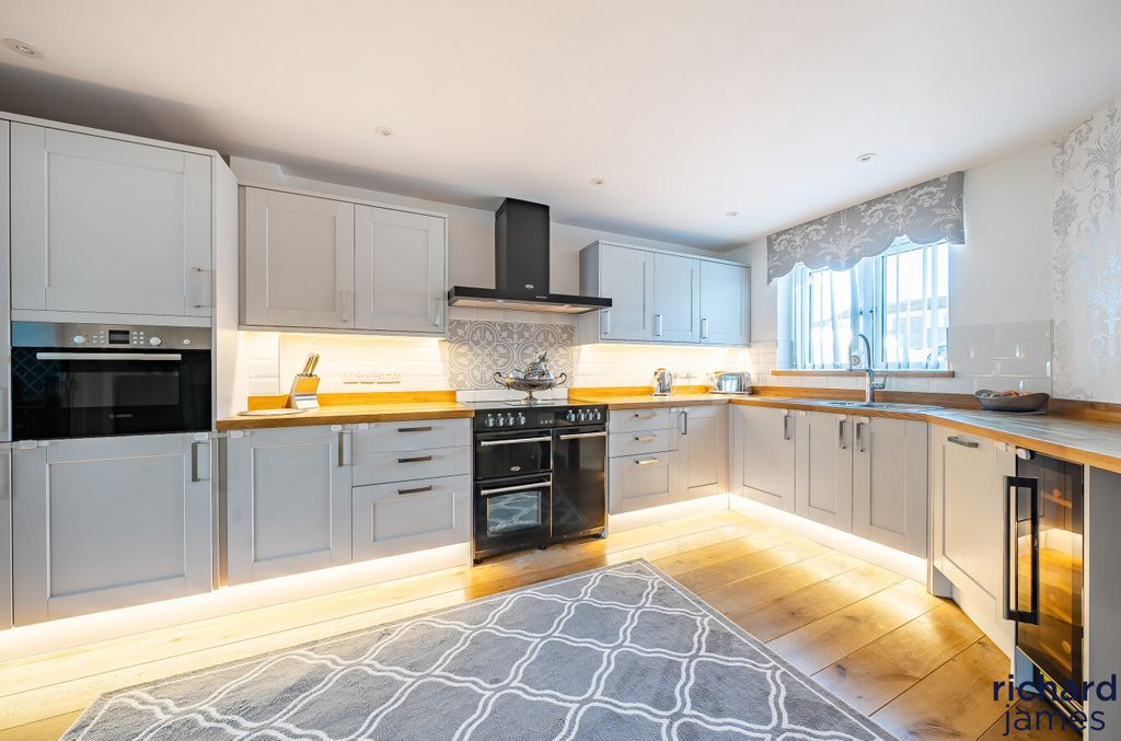 Additional image 10 of 4 bed detached house for salePeartree Close, Purton, Swindon, Purton SN5