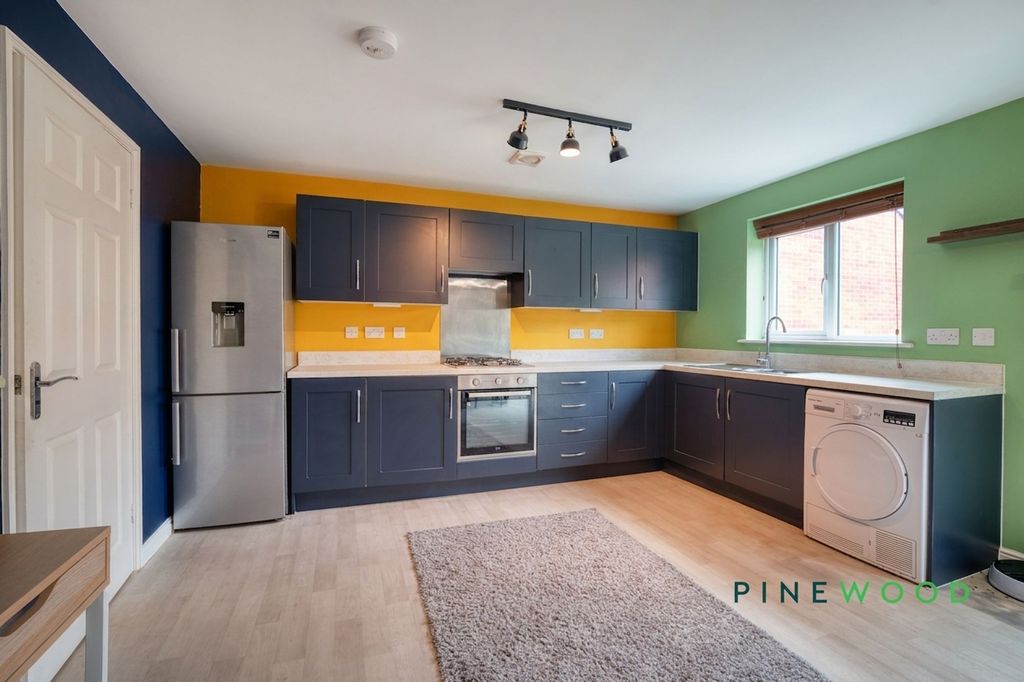 Property photo 2 of 22 Kitchen / Diner