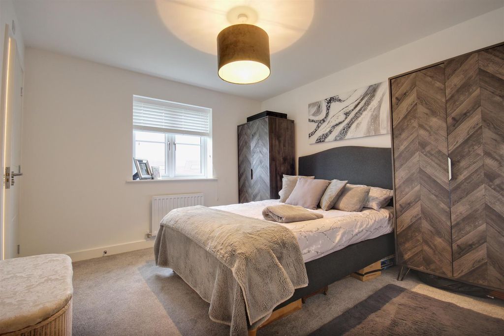 Property photo 2 of 10 Foster Grove (6).Jpg