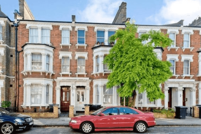 Property photo 1 of 5 Nelsons Are Proud To Present This Stunning Two Double Bedroom Flat That Is Located Within Minutes Of Lambeth North And Westminster.