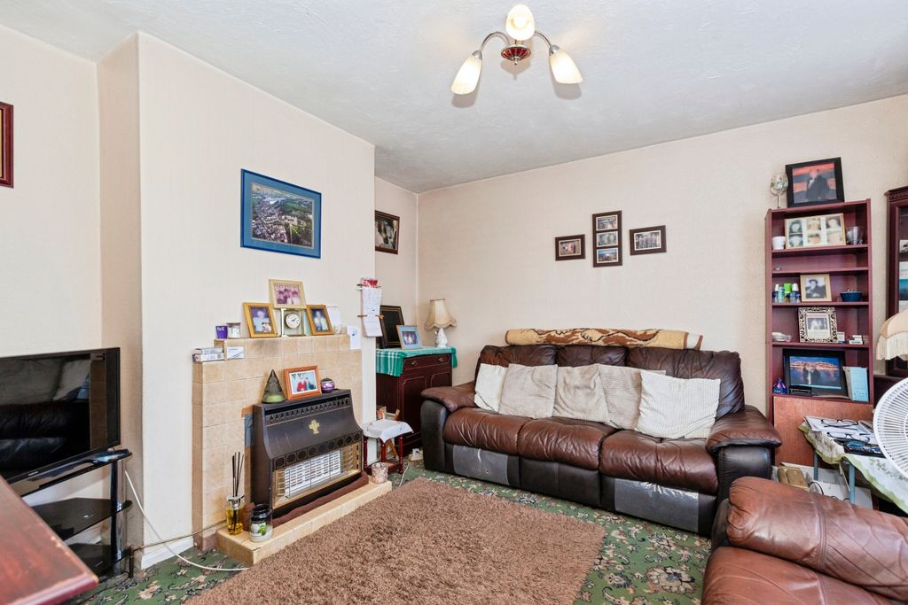 Property photo 2 of 20