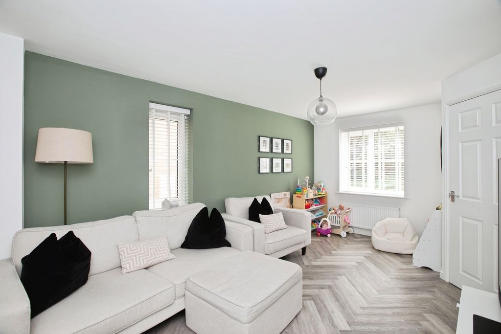 Property photo 2 of 17 Photo