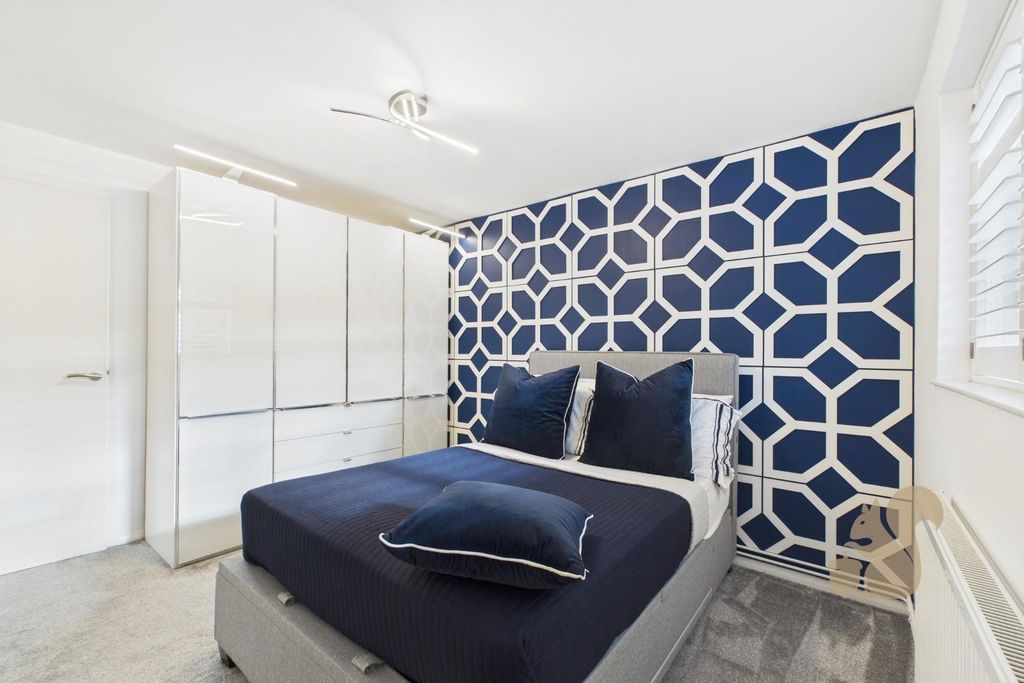 Property photo 2 of 13 Cam01659G0-Pr0594-Still005.Jpg