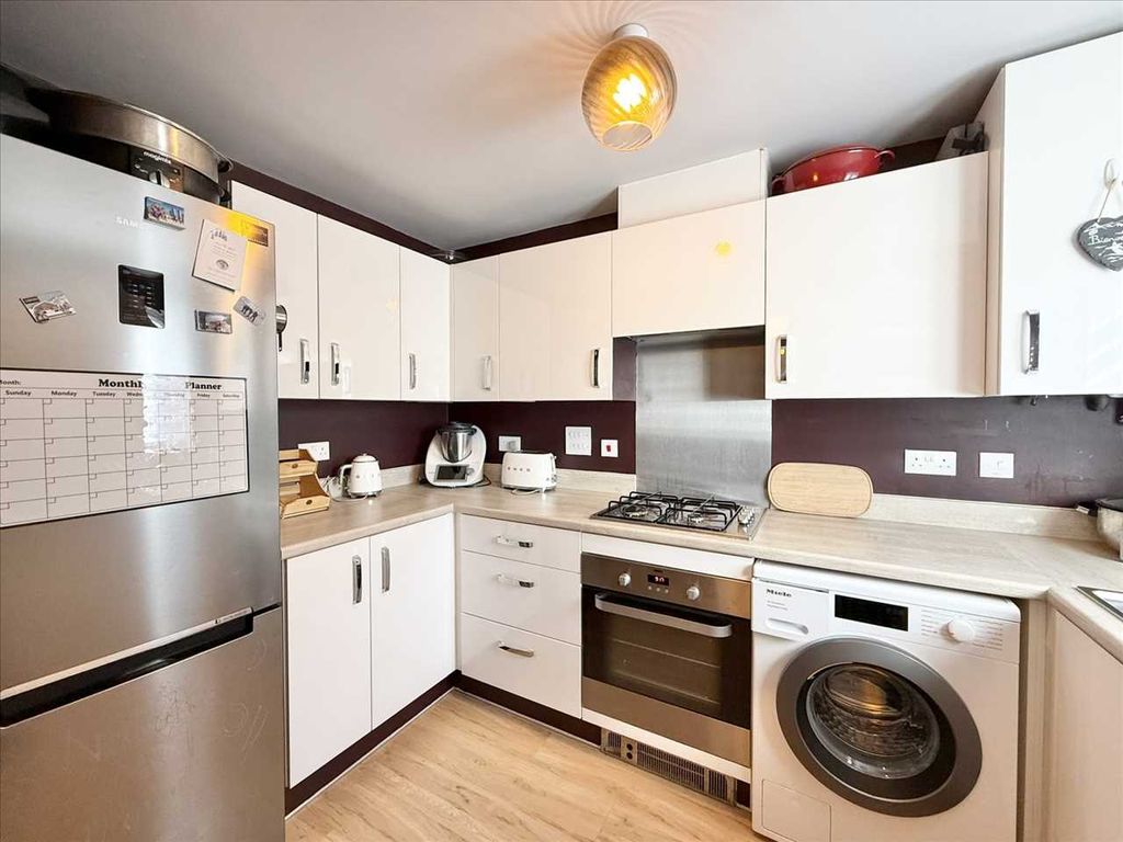 Property photo 3 of 21 Kitchen