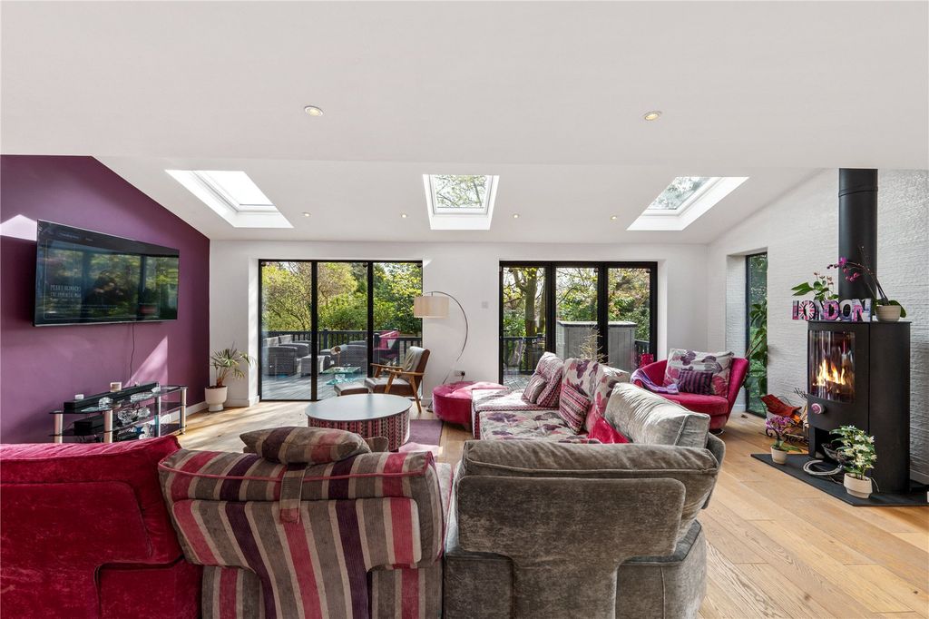 Property photo 2 of 25 Living/Dining Room