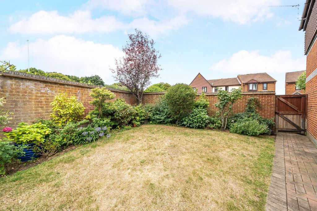 Property photo 2 of 25 Garden