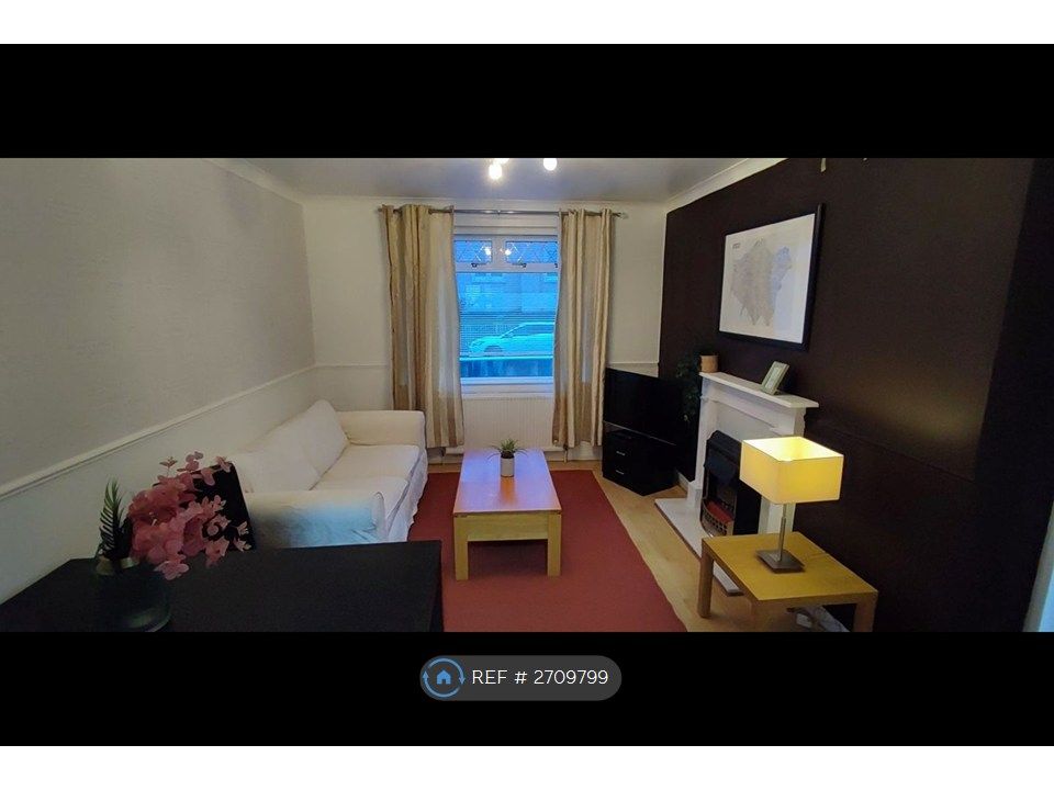 Property photo 2 of 16 Living Room