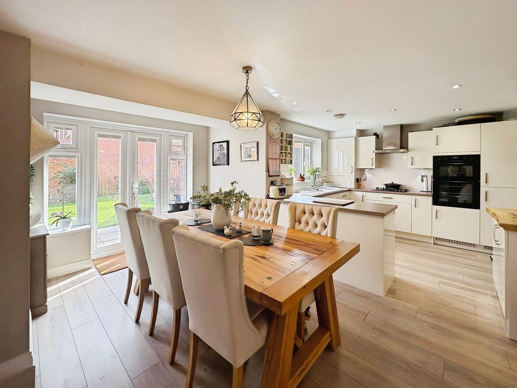 Property photo 3 of 19 Photo 6