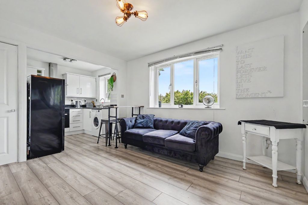 Property photo 3 of 7 5155665