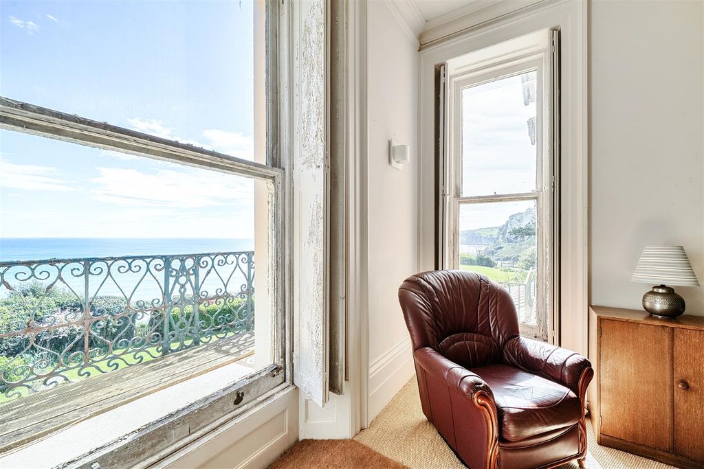 Property photo 3 of 14 Living Room, Sea View
