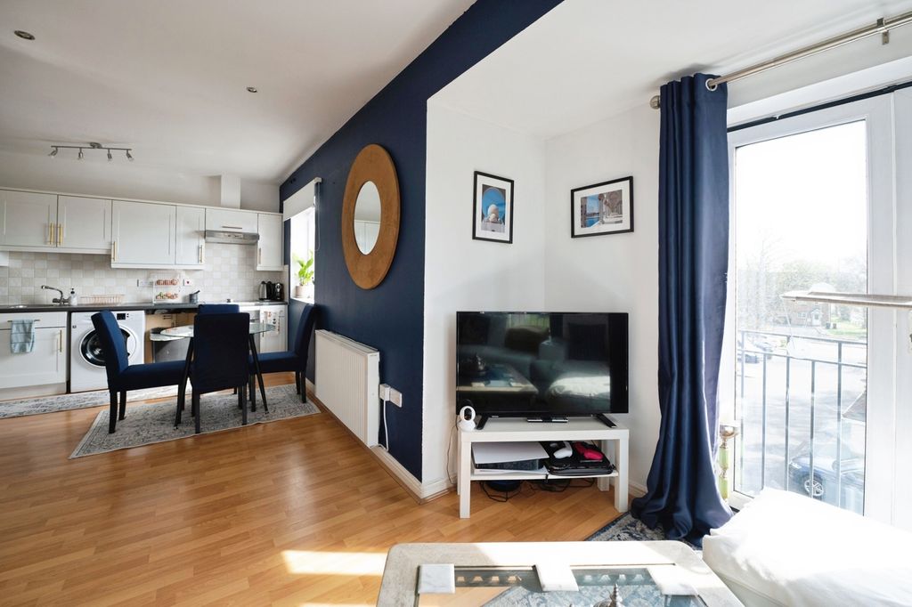 Property photo 3 of 18 Picture 3