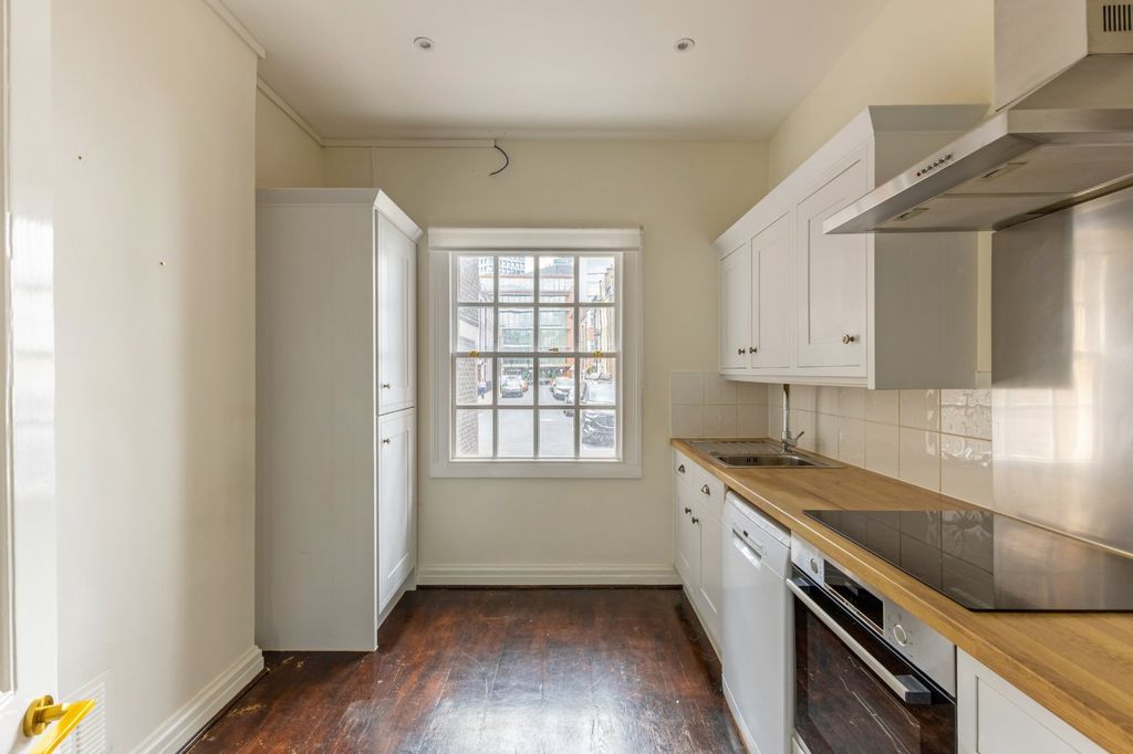 Property photo 3 of 8 Kitchen