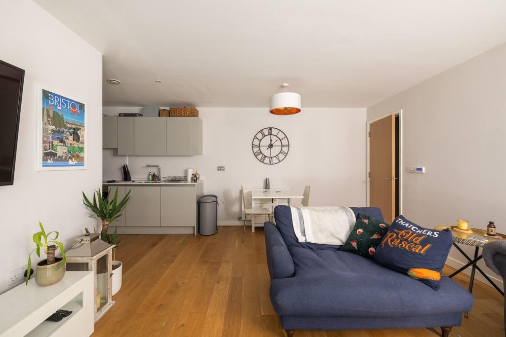 Property photo 3 of 26 Char8794_1.Jpg
