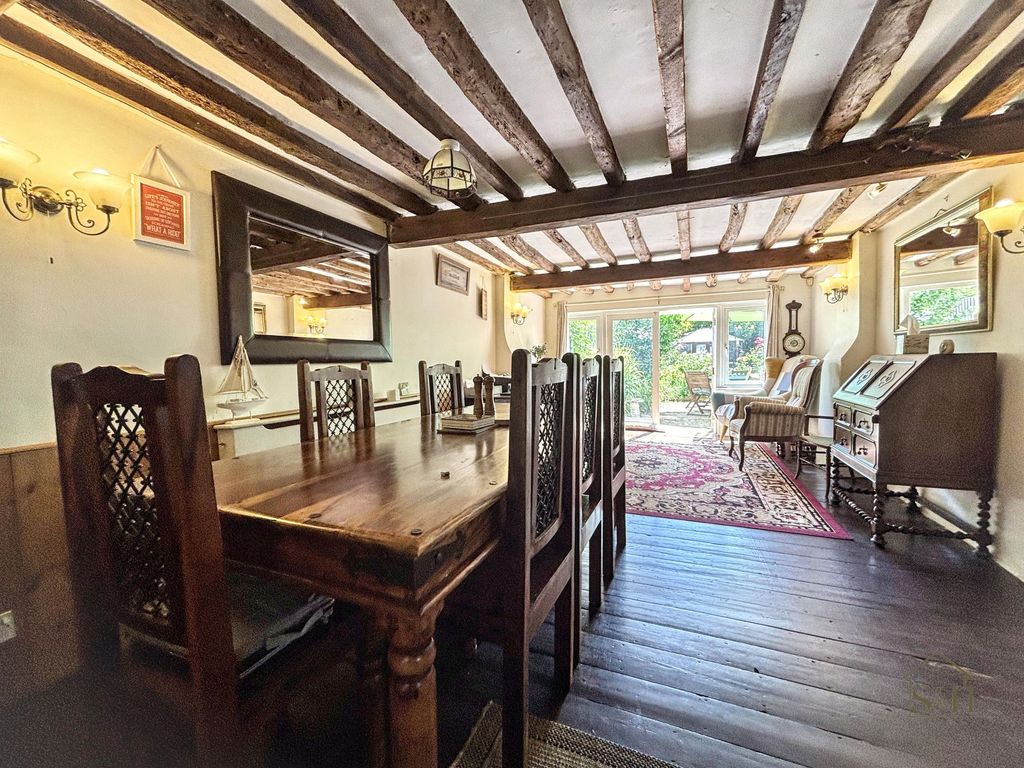Property photo 2 of 33