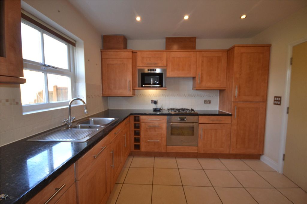 Property photo 2 of 16 Kitchen