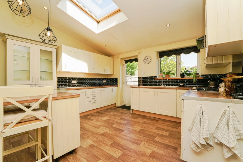 Property photo 3 of 15 Kitchen