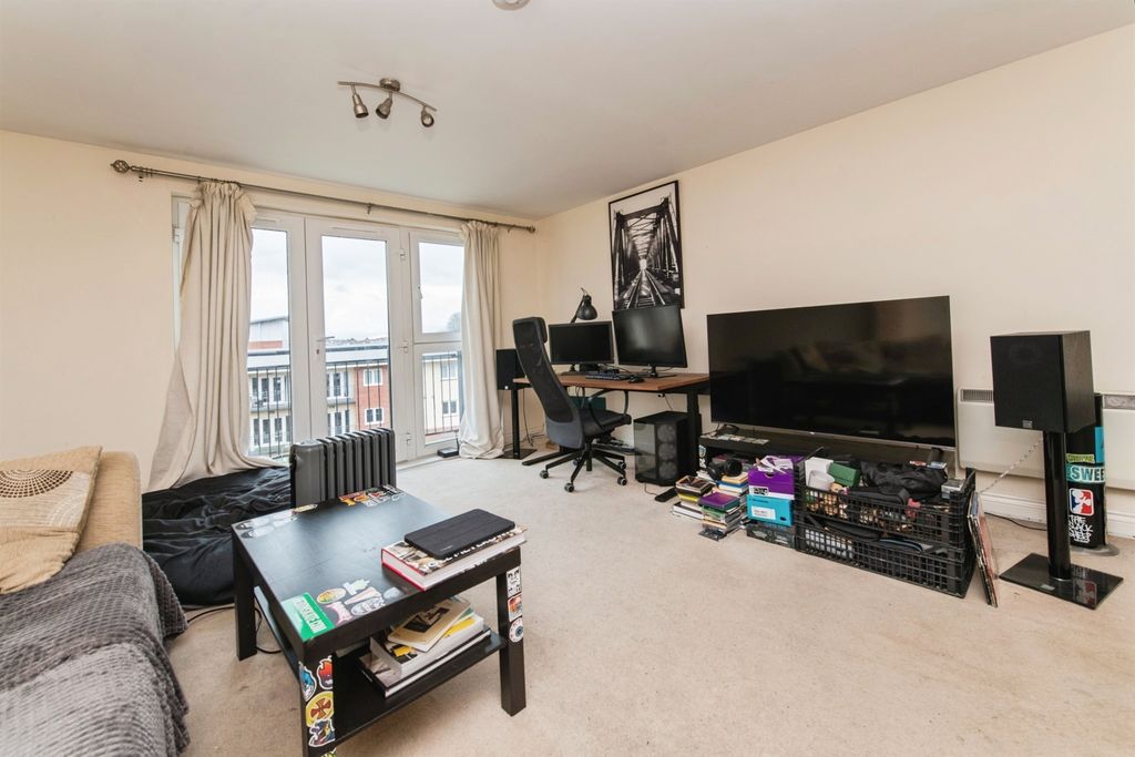 Property photo 2 of 12