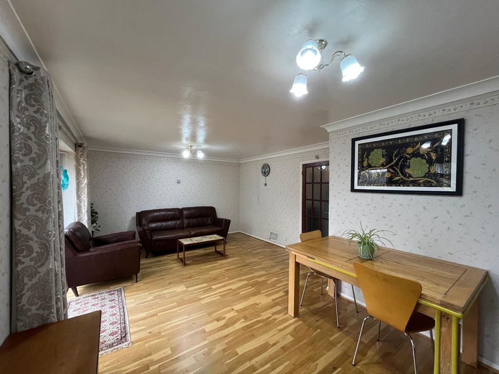 Property photo 2 of 11 Gallery