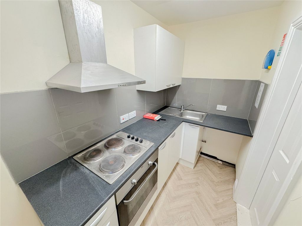 Property photo 2 of 6 Picture No. 15
