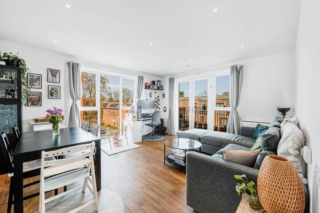 Property photo 2 of 18