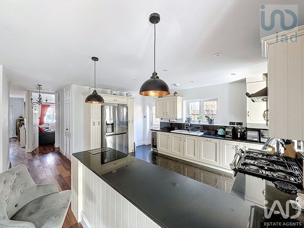 Property photo 3 of 38