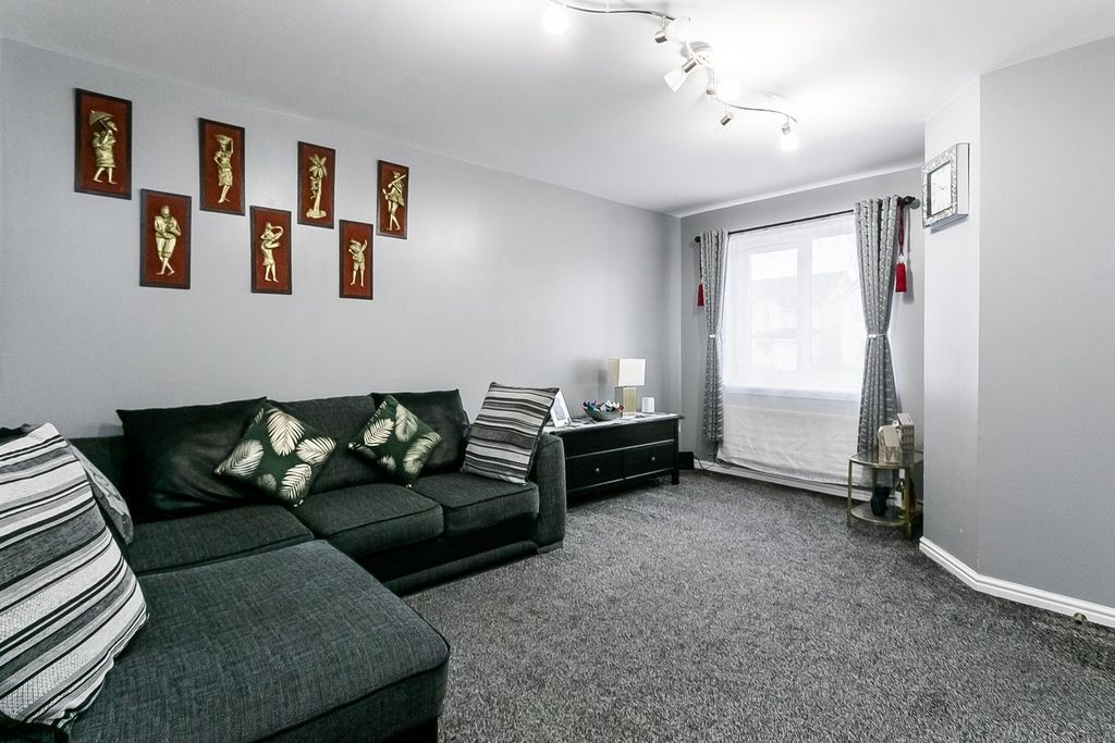 Property photo 2 of 29