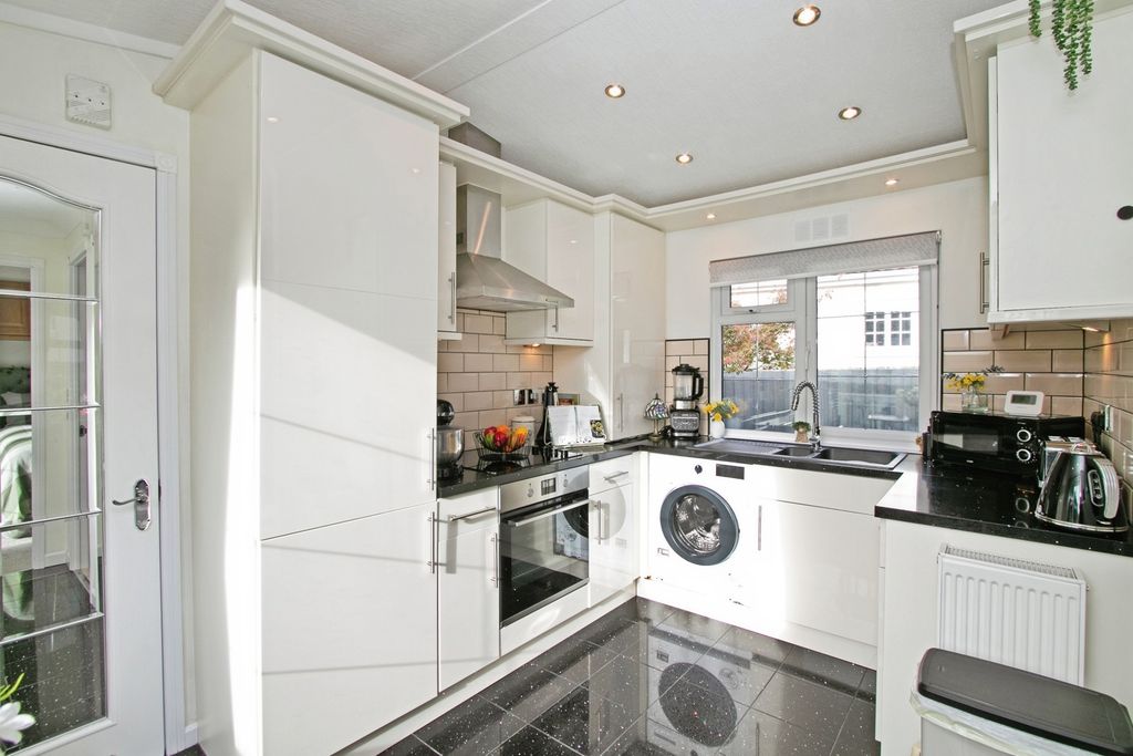 Property photo 2 of 17 Photo