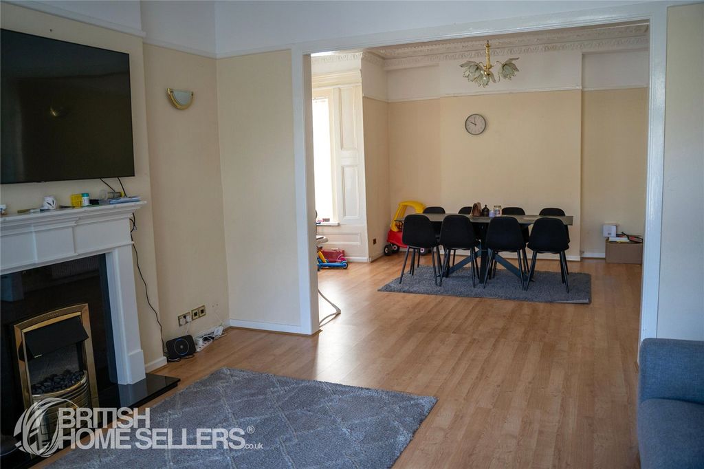 Property photo 3 of 27 Picture No. 02