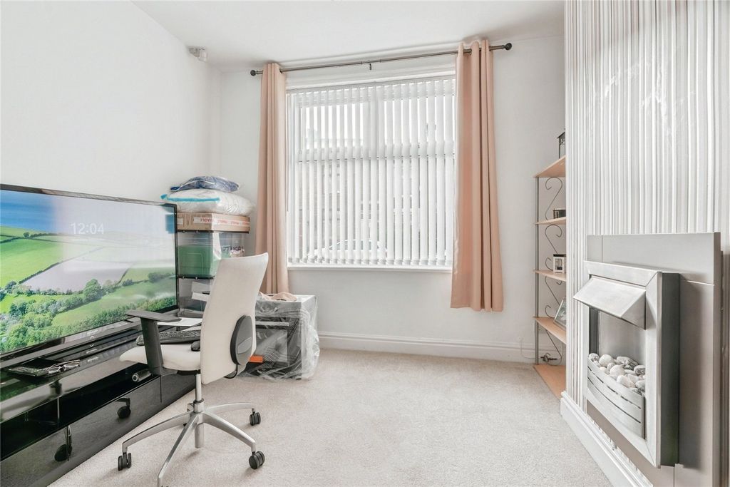 Property photo 2 of 12 Picture No. 18