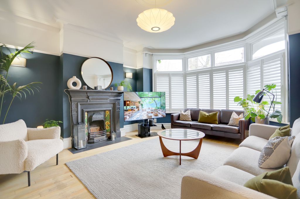 Property photo 2 of 13 9