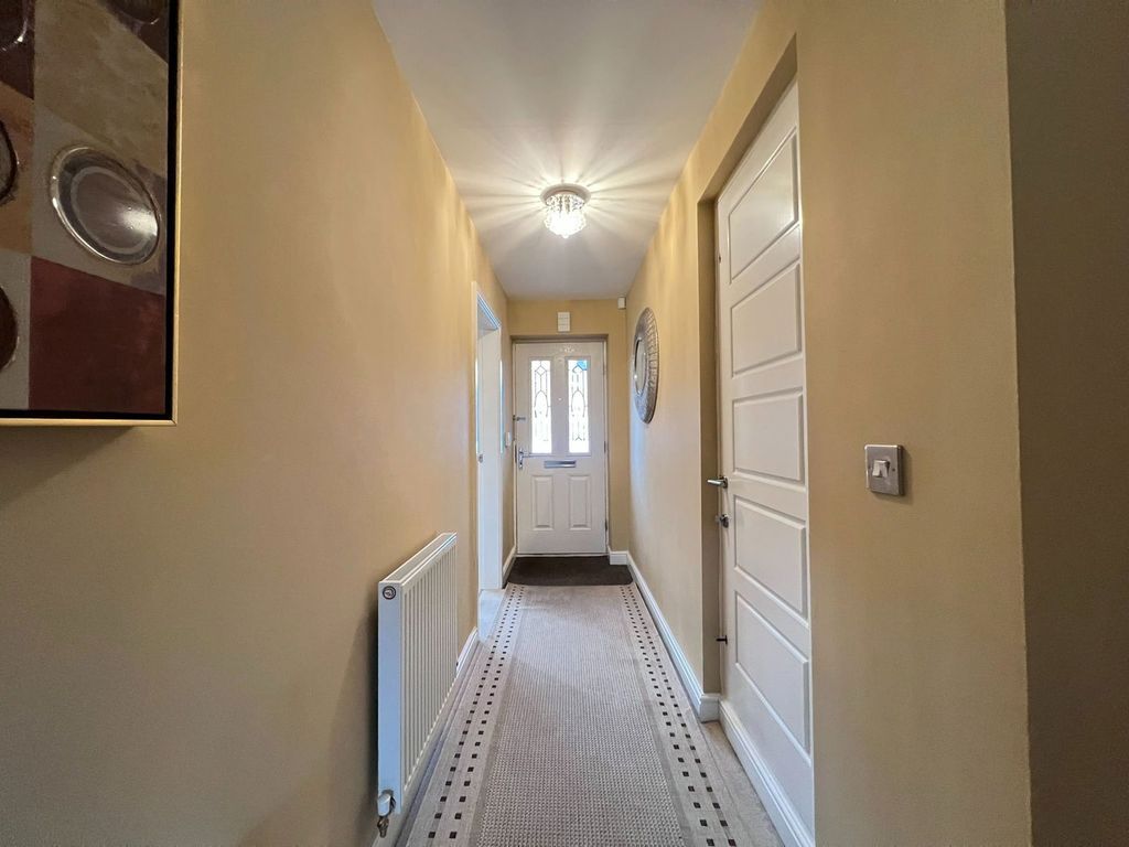 Property photo 2 of 27