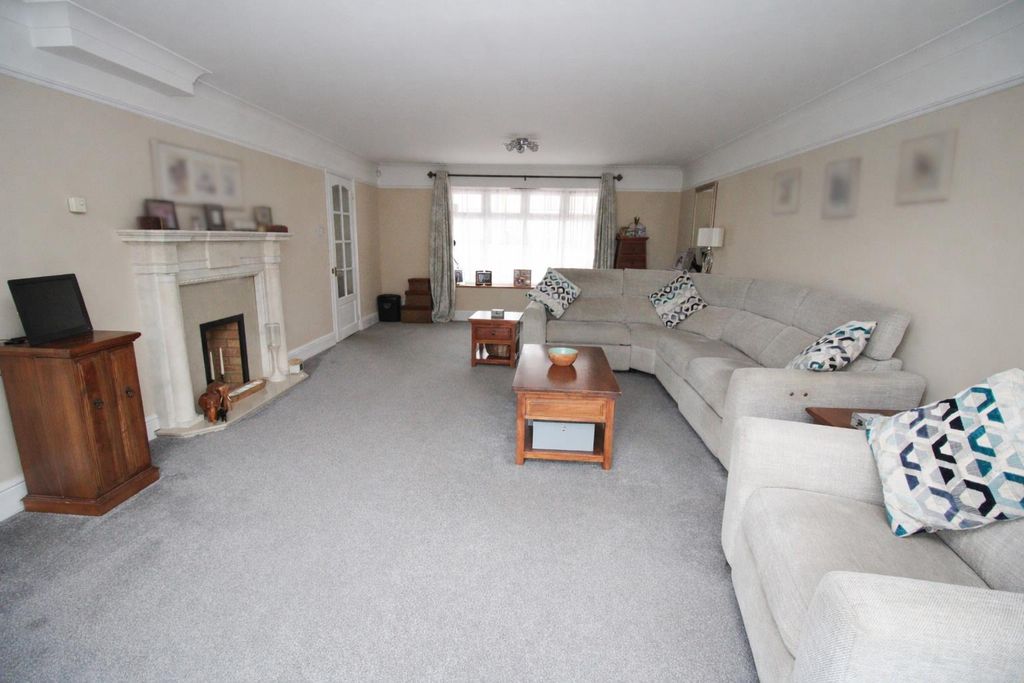 Property photo 2 of 19 Lounge.Png