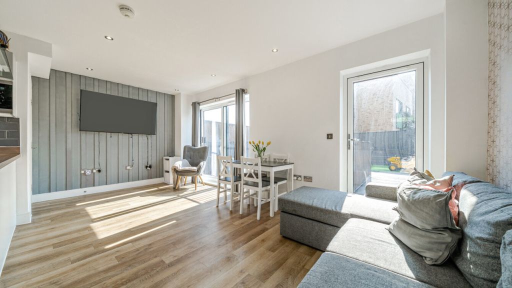 Property photo 2 of 22